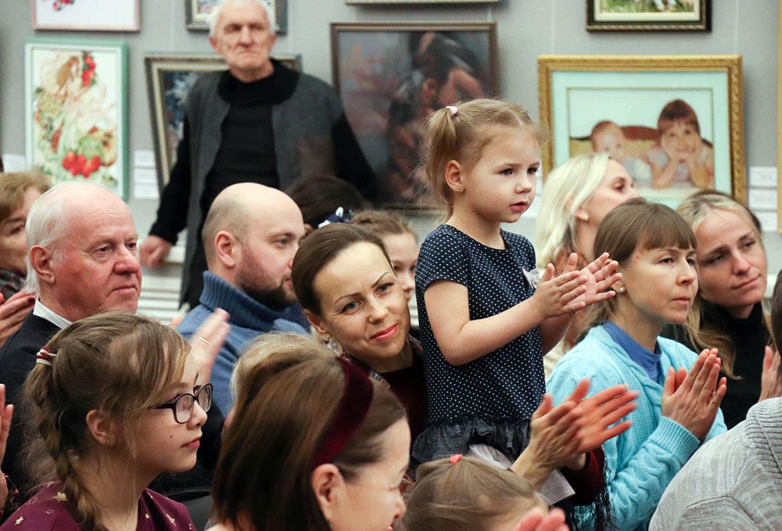 фото детская выставка в картинной галерее Магнитогорска