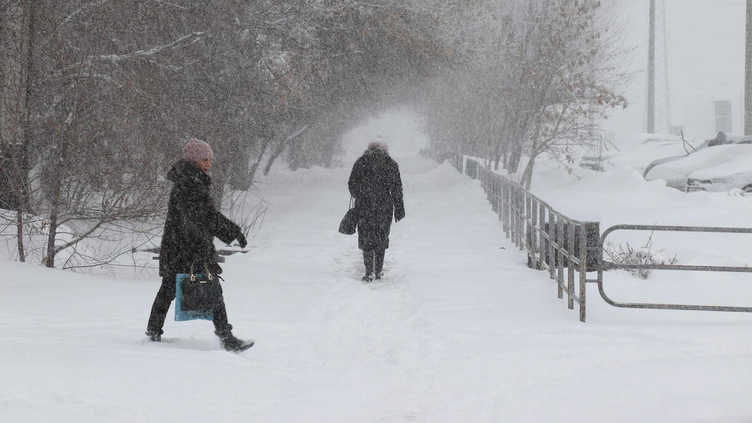 Стало холодно зато дождь прекратился впр. Магнитогорск ноябрь. Когда в Магнитогорск придет сильный снегопад. Плохая погода Магнитогорск.