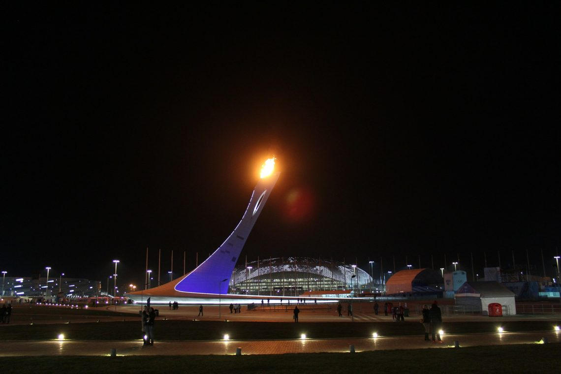 фото олимпийский огонь доставили в Японию
