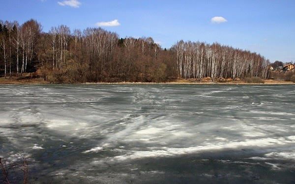 Фото весенний лёд на Урале