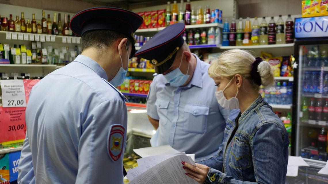 фото полиция проверяет магазины
