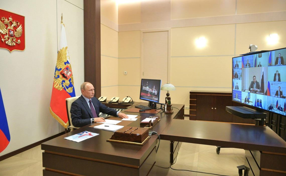 Фото Владимир Путин заслушал доклады министров о реализации мер поддержки