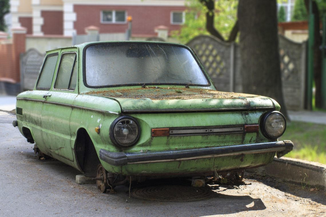 Фото в России введут штраф за брошенные автомобили