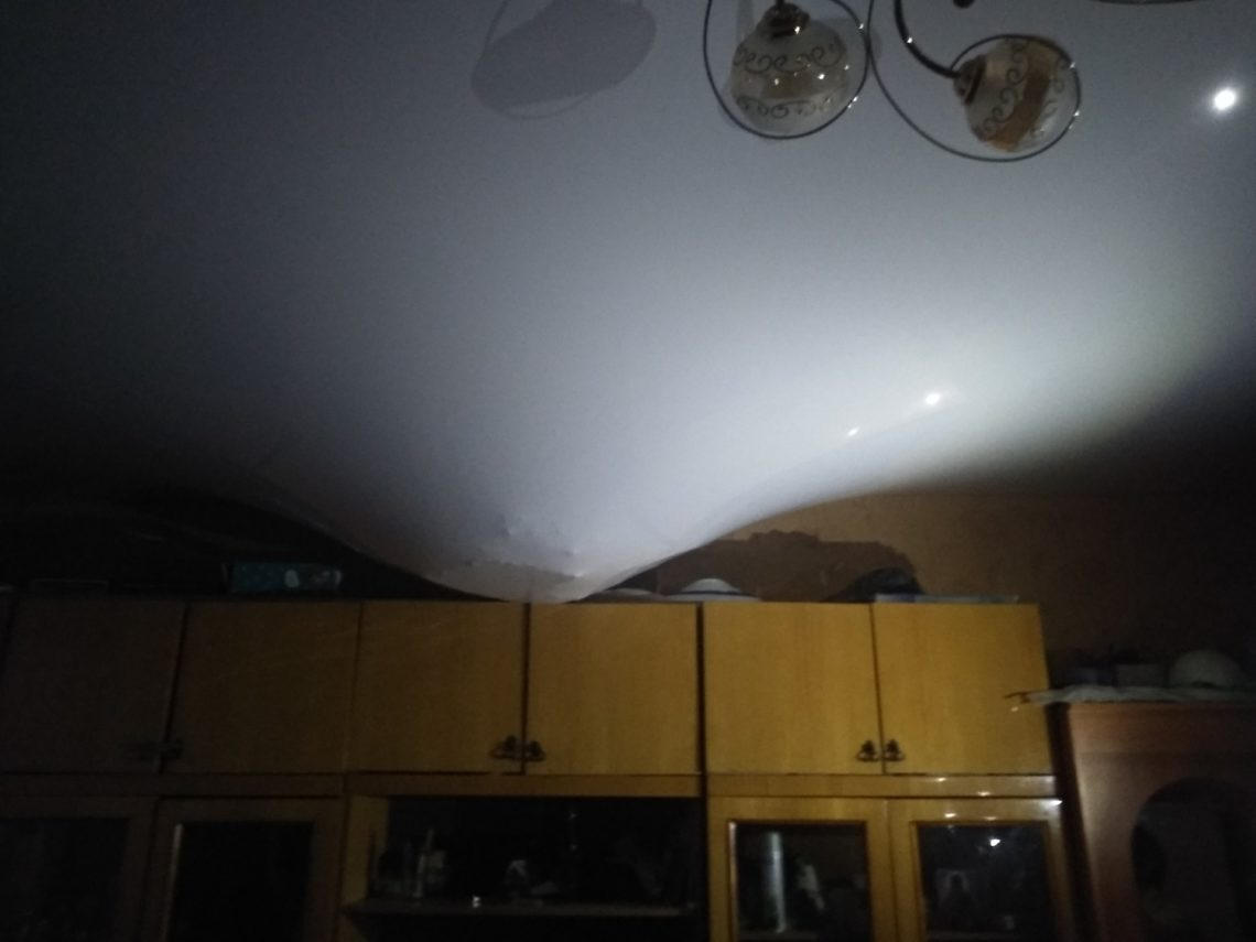 фото в Магнитогорске в квартире жилого дома обрушился потолок