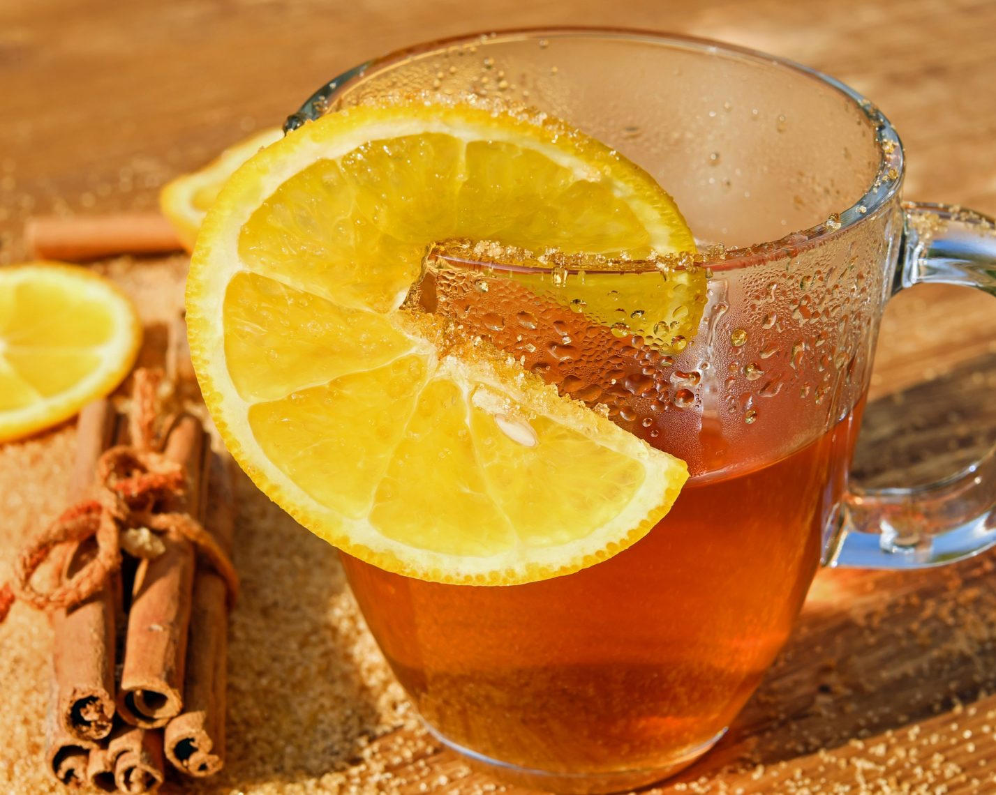 Лимон и корица пить. Лимонный чай из Египта. Апельсиновый чай. Апельсиновый пунш с ромом. Пунш апельсиновый горячий.