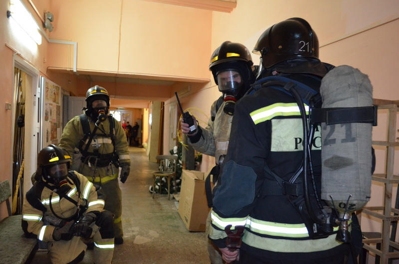Пострадавших спасли, огонь потушили. В театре «Буратино» прошли учения пожарных