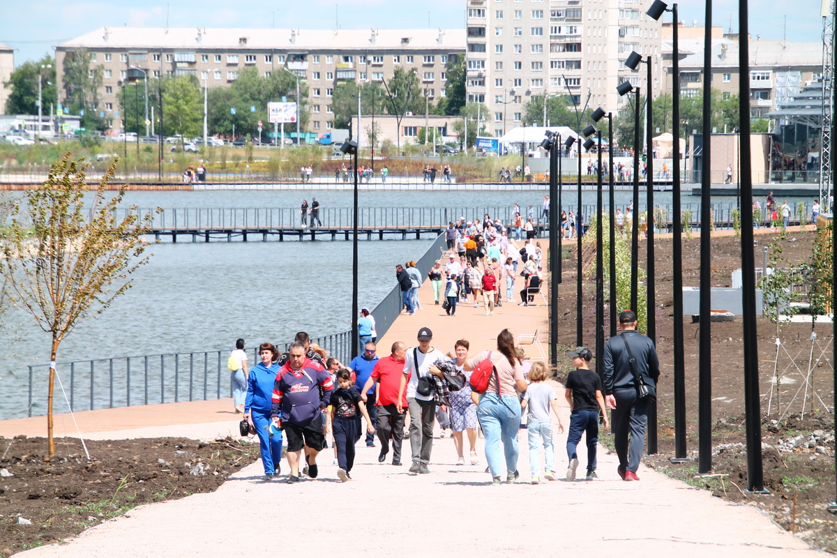 Работа в парке притяжение магнитогорск. Парк Притяжение Магнитогорск. Парк Притяжение Магнитогорск водная площадка. Парки Магнитогорска. Новый парк в Магнитогорске.