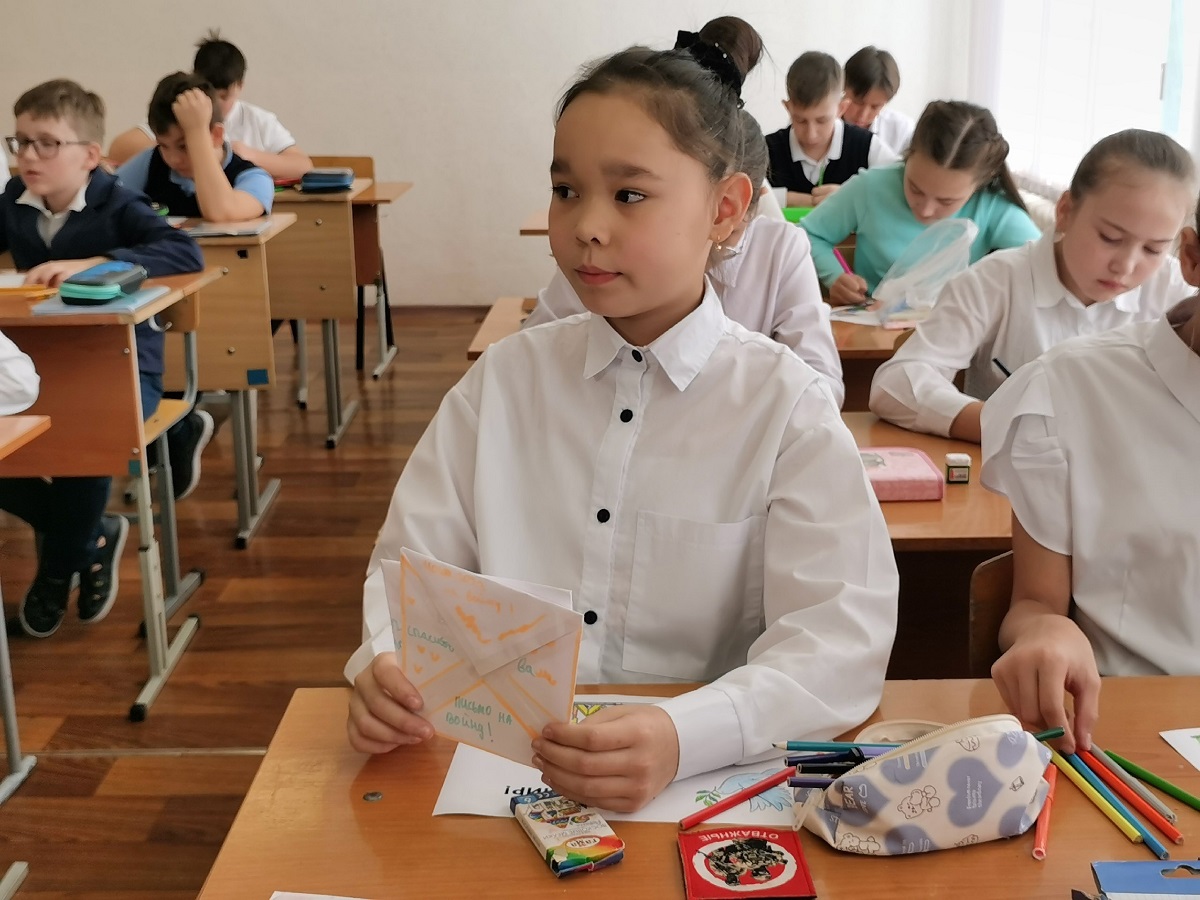 Школьники из Магнитогорска написали письма сверстникам из Ясиноватой и Волновахи