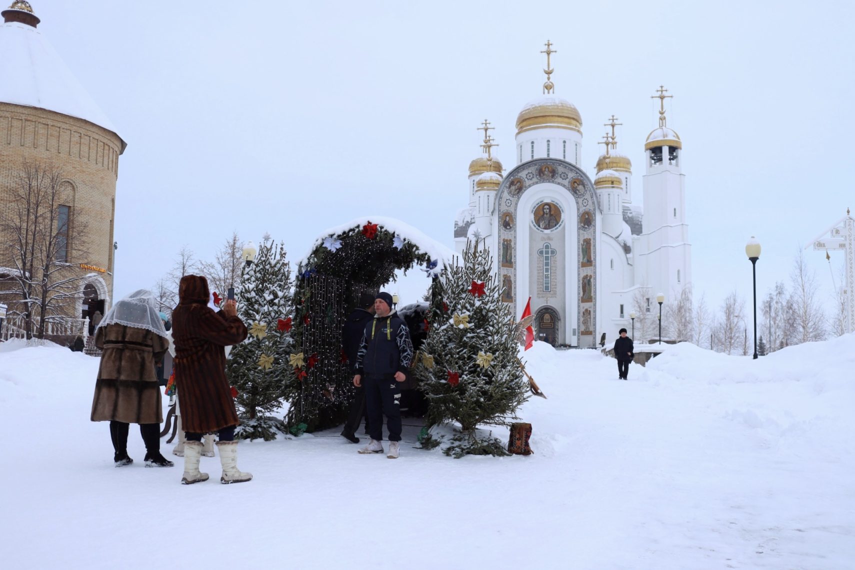 Божественная литургия в честь Рождества Христова прошла в Кафедральном соборе Вознесения в Магнитогорске