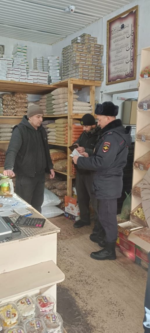 Рейды по рынкам и общежитиям. Полиция проверяет мигрантов в Магнитогорске