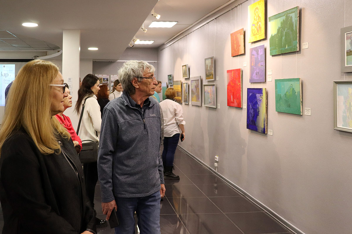 В картинной галерее открылась выставка живописи магнитогорского художника Дениса Деменева