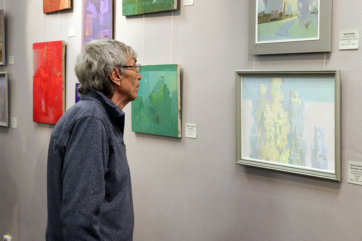 В картинной галерее открылась выставка живописи магнитогорского художника Дениса Деменева