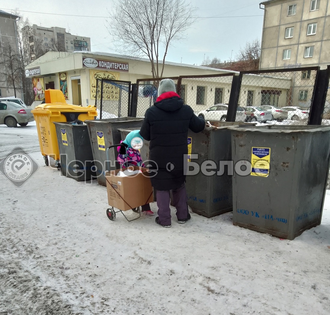 Полиция Магнитогорска разыскивает женщину, которая кормила ребенка из мусорки