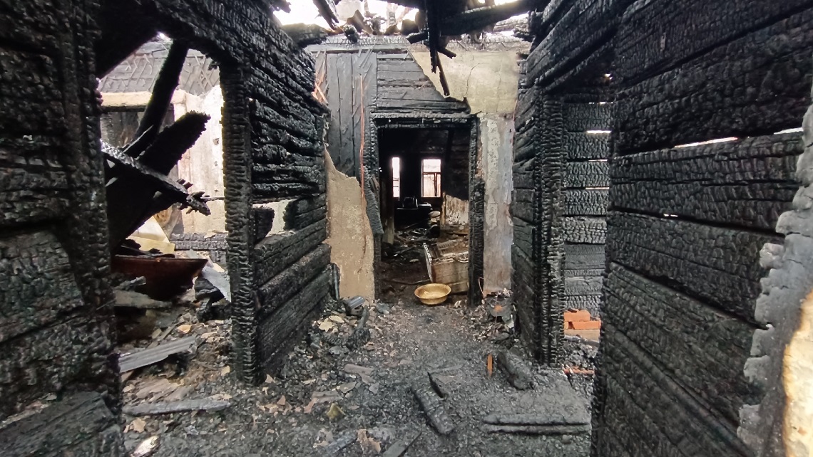 Погорельцам нужна помощь: в Магнитогорске пожар оставил мать-одиночку без крыши над головой