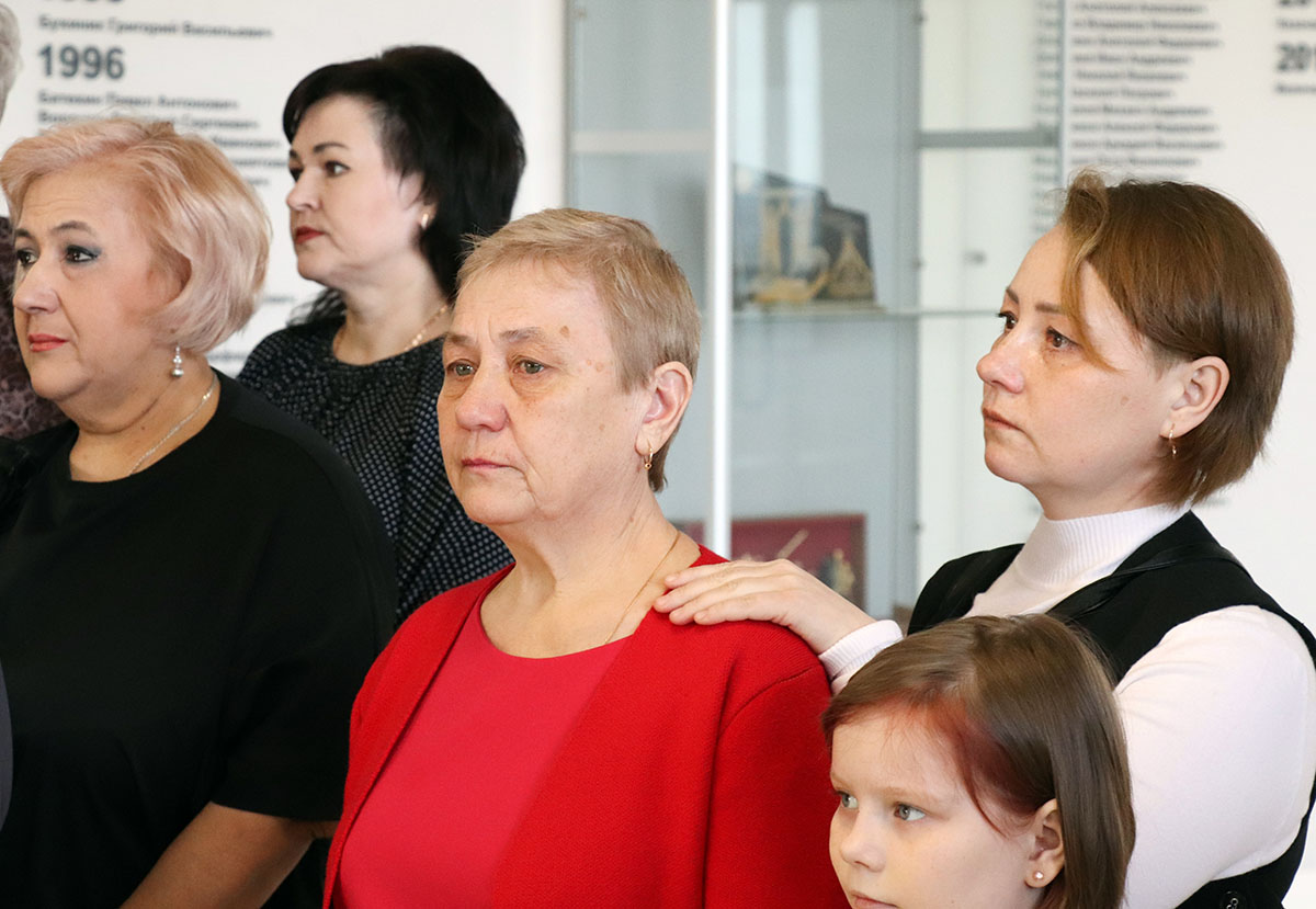 Сергей Бердников вручил ордена Мужества родным погибших в зоне СВО магнитогорцев