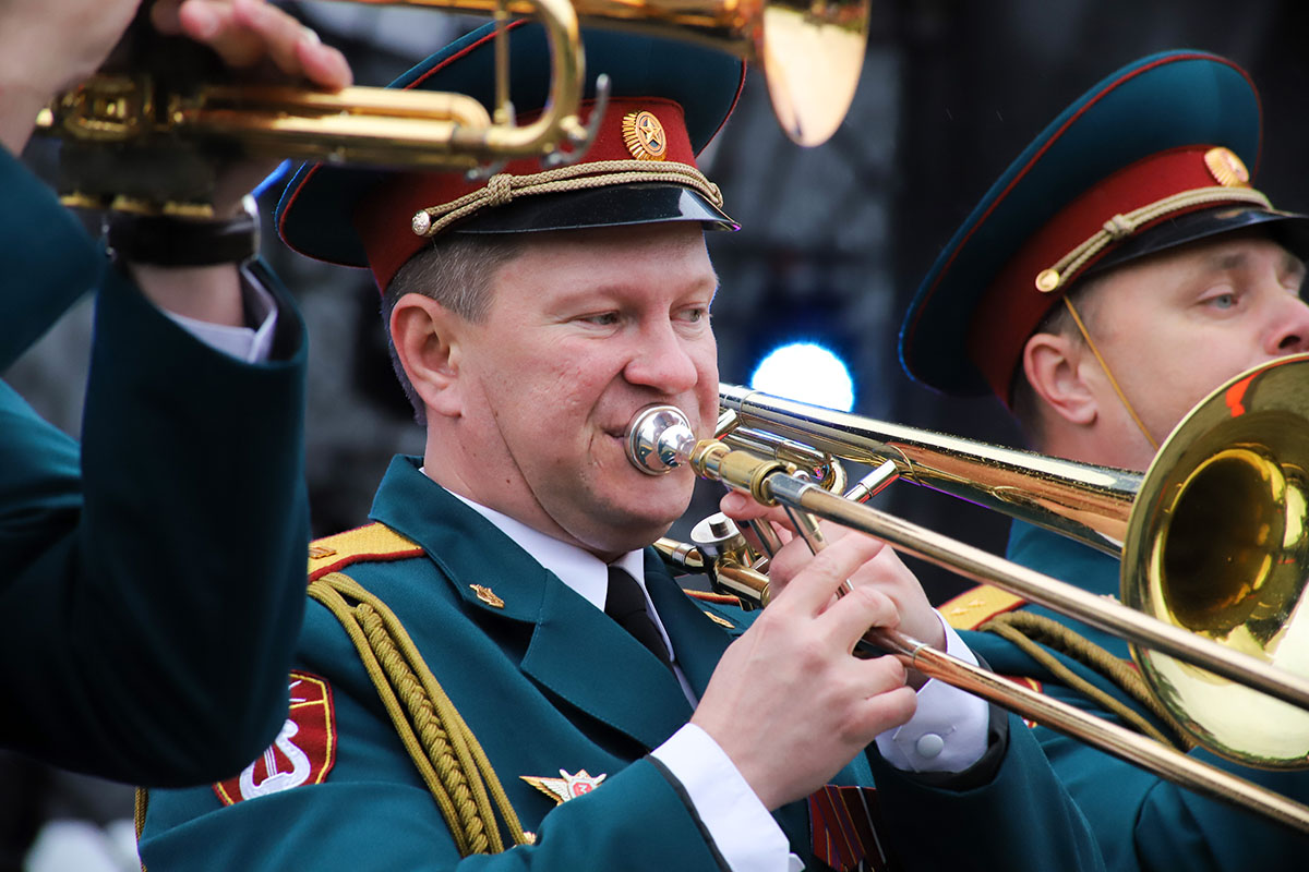 В юбилей Магнитогорска военные оркестры устроили незабываемое дефиле
