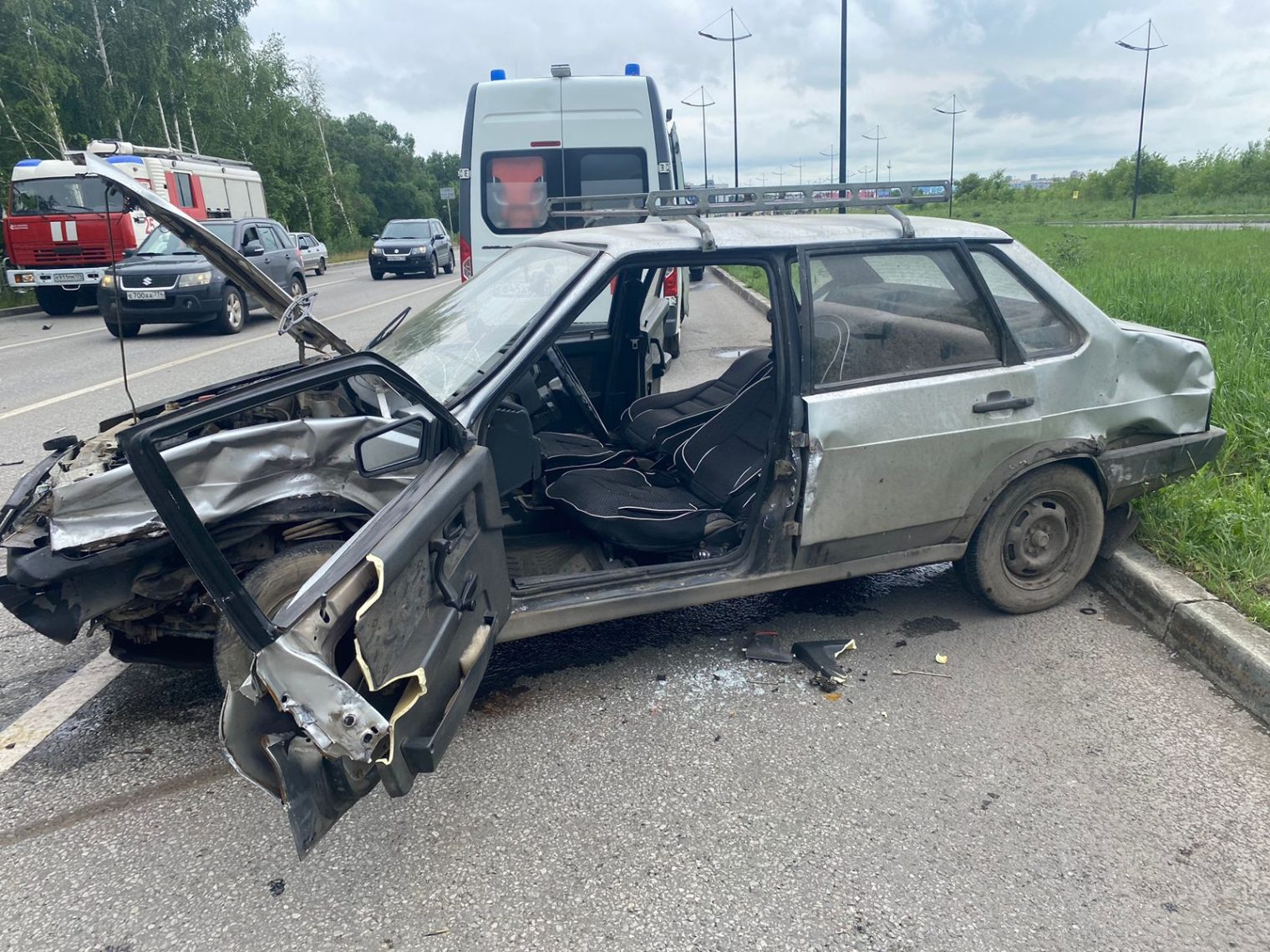 ВАЗ протаранил иномарку: автомобиль перевернулся после ДТП в Магнитогорске
