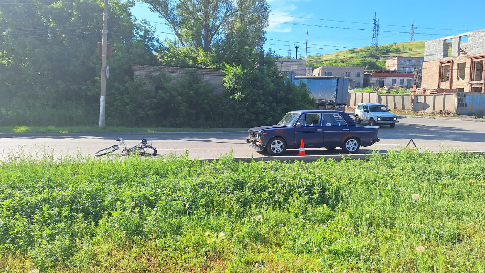 ВАЗ протаранил иномарку: автомобиль перевернулся после ДТП в Магнитогорске