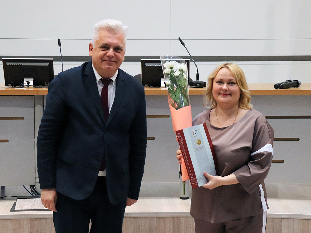 Глава Магнитогорска наградил социальных работников в честь профессионального праздника