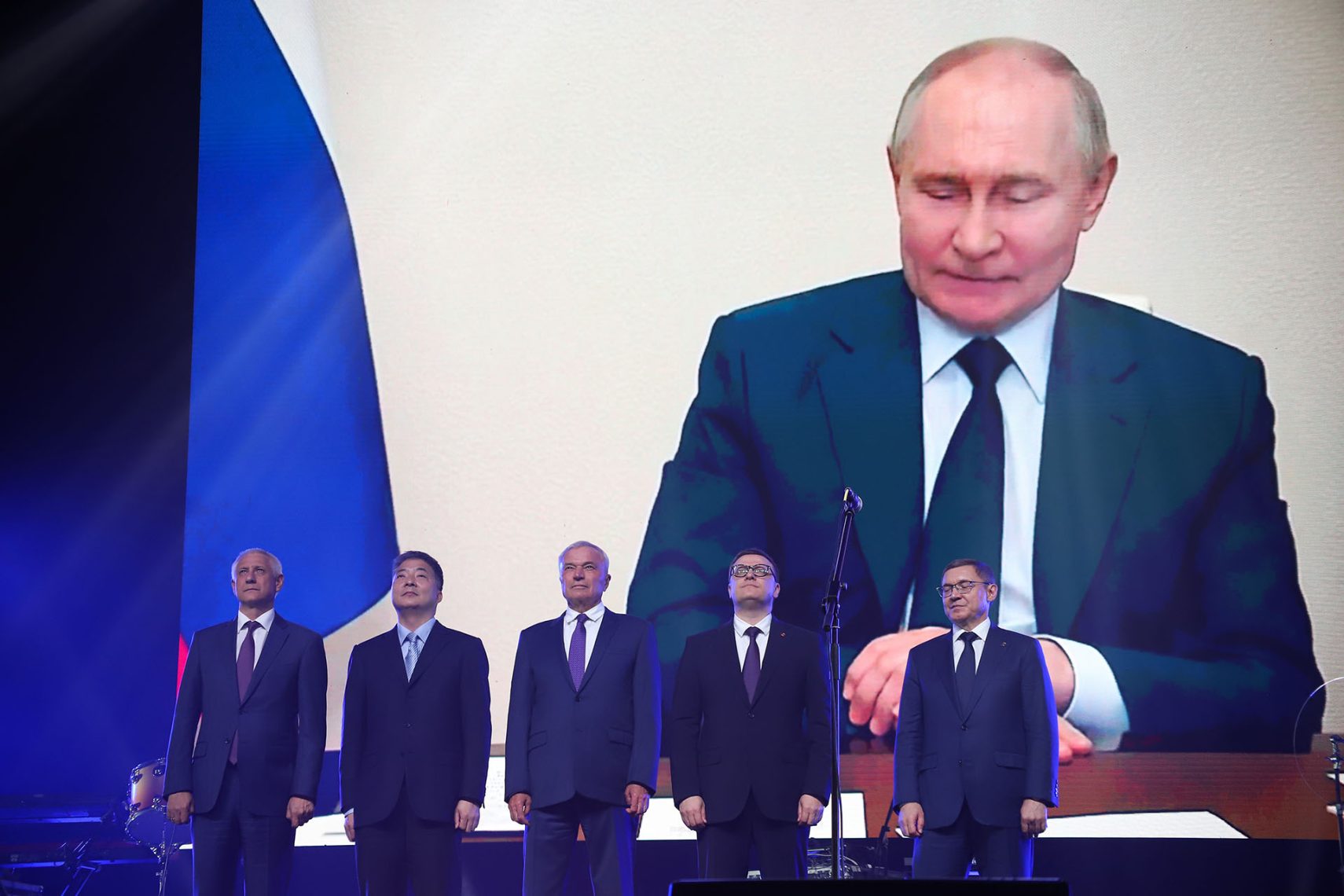 Владимир Путин поздравил магнитогорцев с Днем металлу
