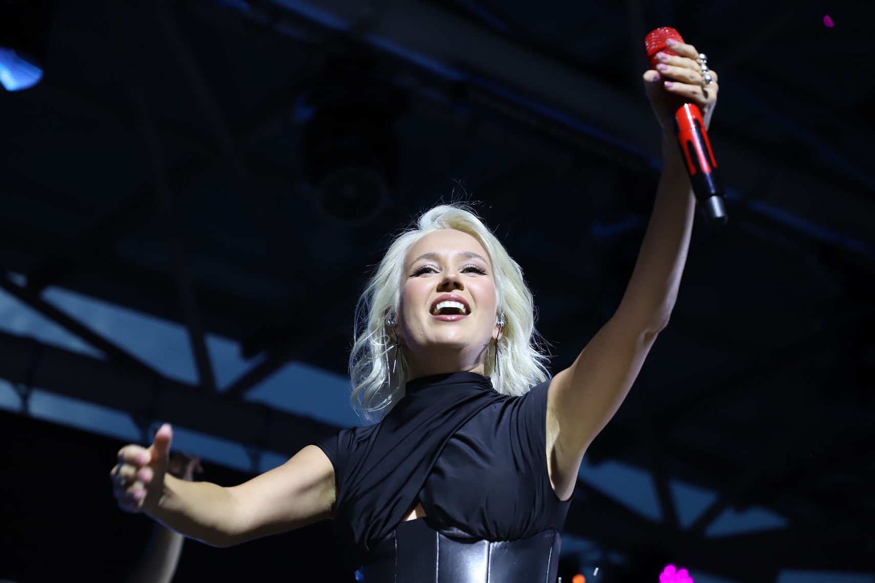 Клава Кока назвала Магнитогорск самым громким городом на своем концерте