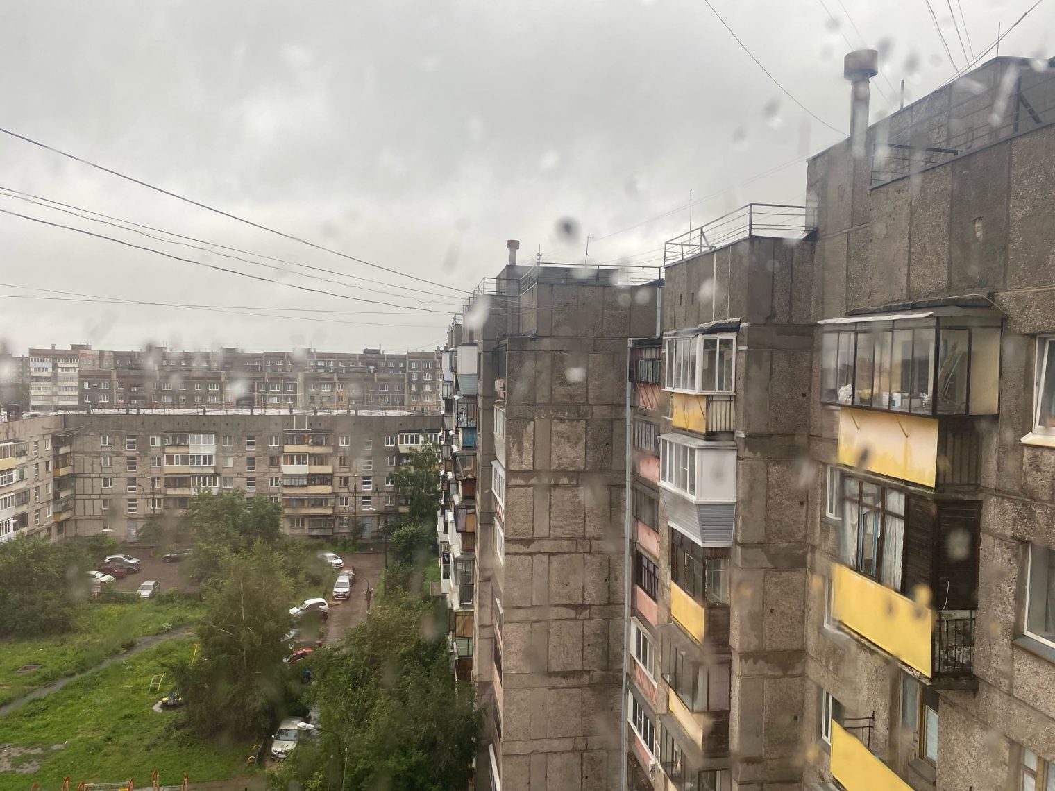 В управляющей компании Магнитогорска рассказали, почему крыши протекают