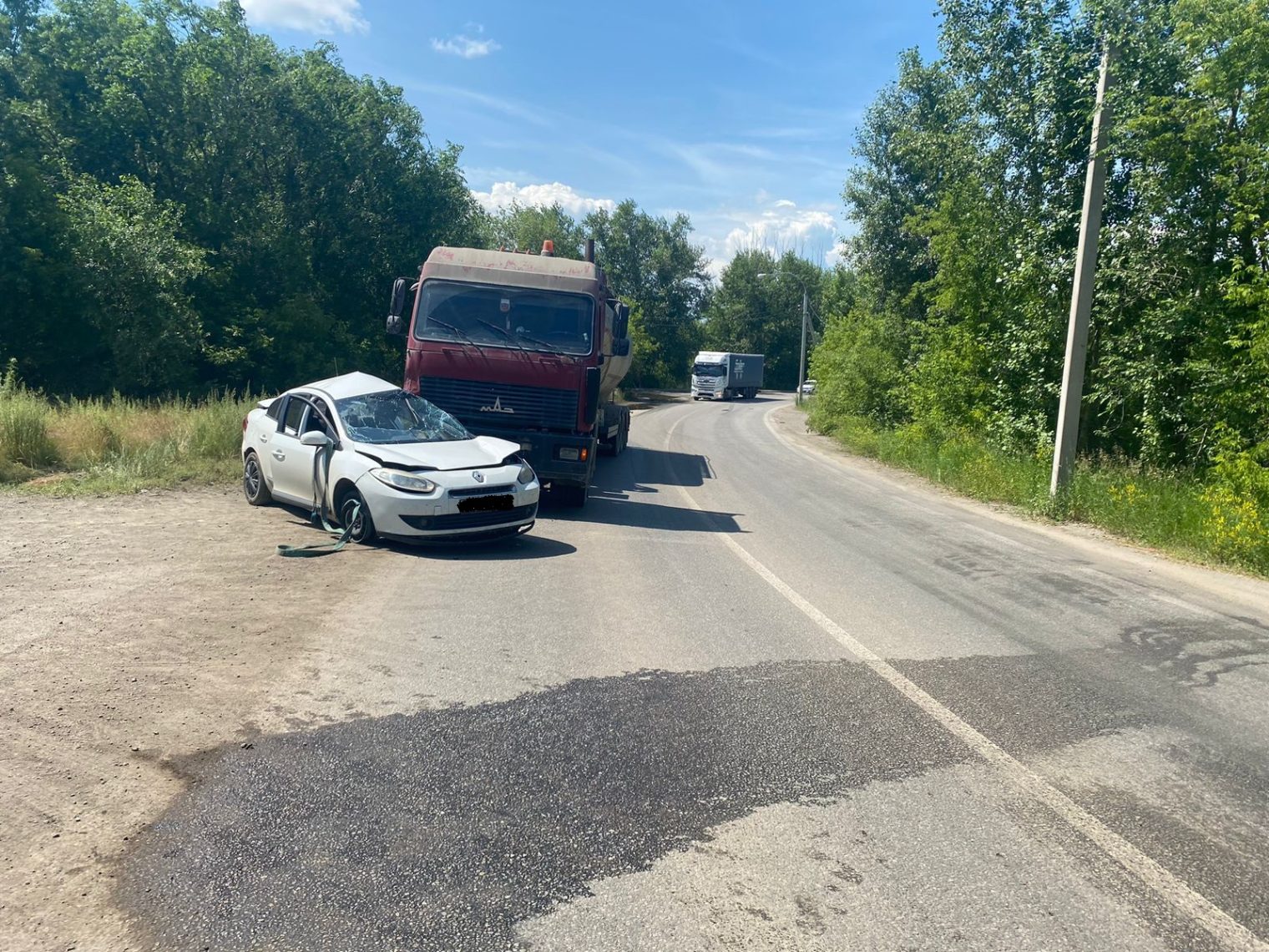 Серьезная авария: МАЗ смял иномарку в Магнитогорске