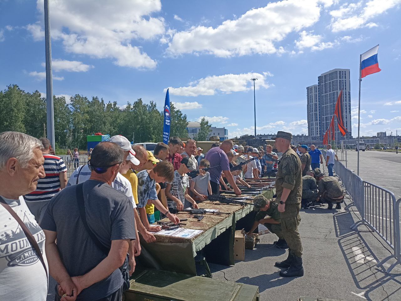Выставка захваченной трофейной техники НАТО проходит в Челябинске