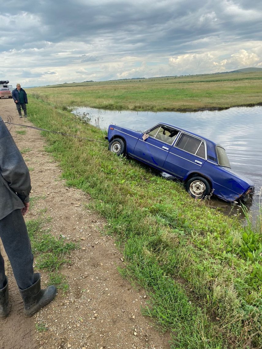 Автомобиль с утонувшим пенсионером подняли со дна спасатели Магнитогорска