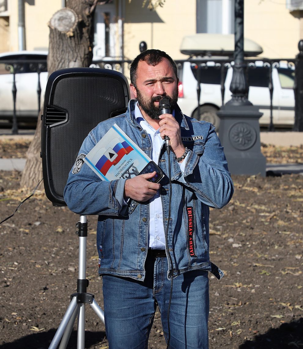 В обновленном сквере Металлургов открыли новую скульптурную композицию "Счастливые"